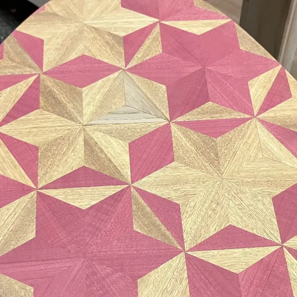 Pied de table en bois massif et aggloméré réparée à domicile